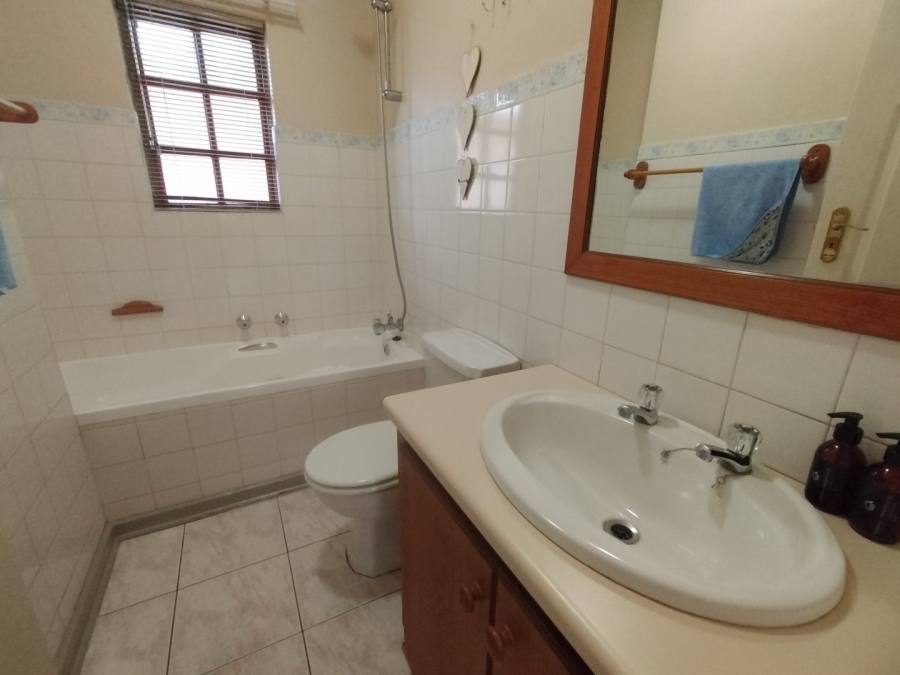 3 Bedroom Property for Sale in Langenhovenpark Free State